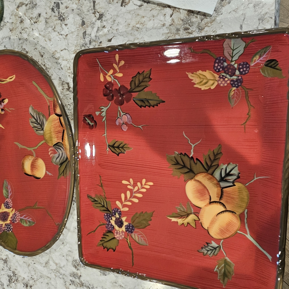 Decorative Red Ceramic Plates with Fruit Design